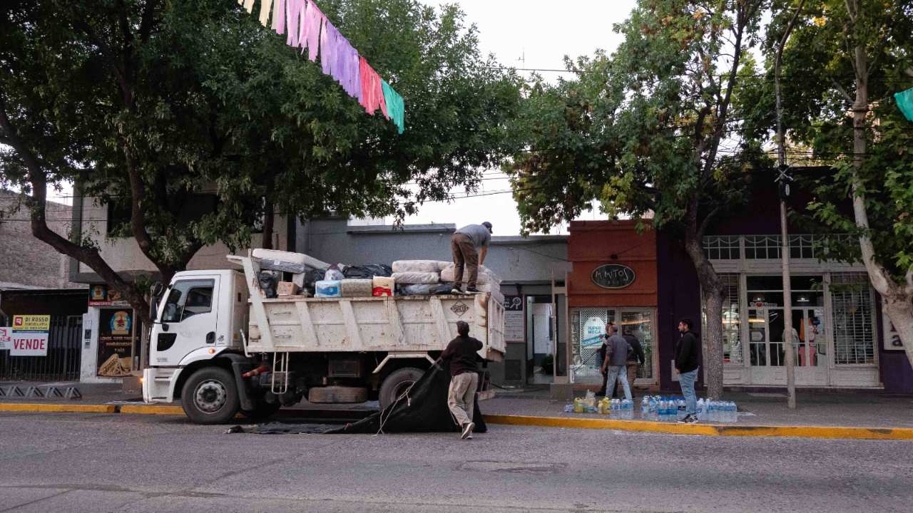 un camión lleno de donaciones para Bahía Blanca