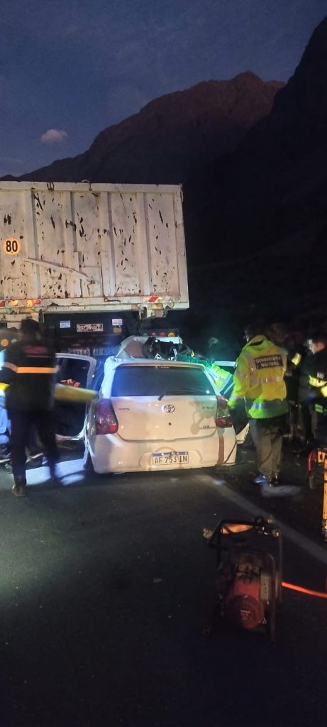 Trágico accidente en Alta Montaña deja dos fallecidos y una joven grave