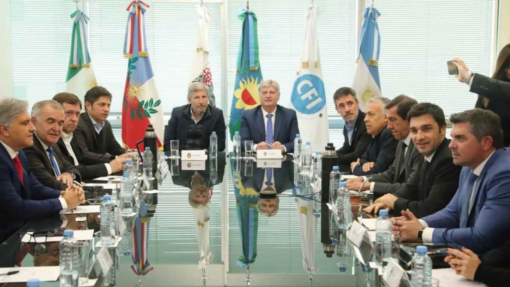 proponen nueva distribución del impuesto a los combustibles