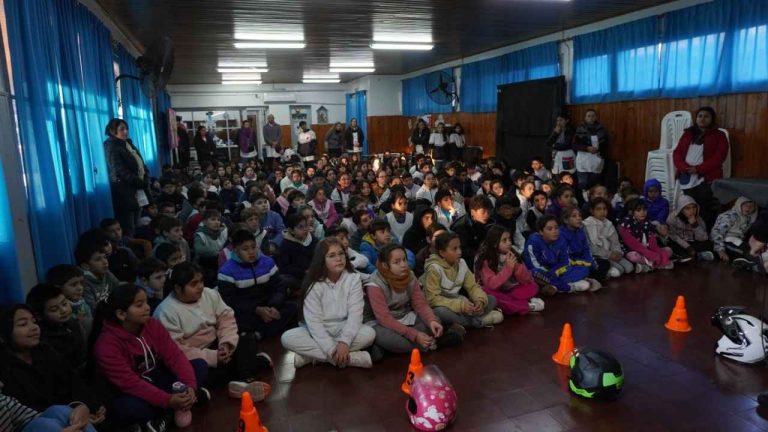cultura vial con charlas educativas en las escuelas