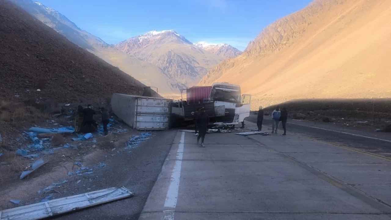 Accidente entre camiones Alta Montaña Mendoza