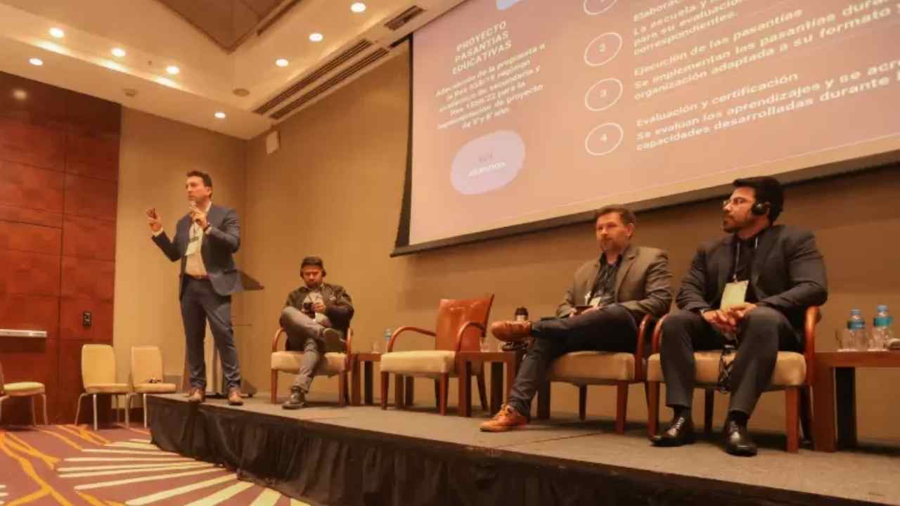 La DGE presentó la jornada extendida en Brasil