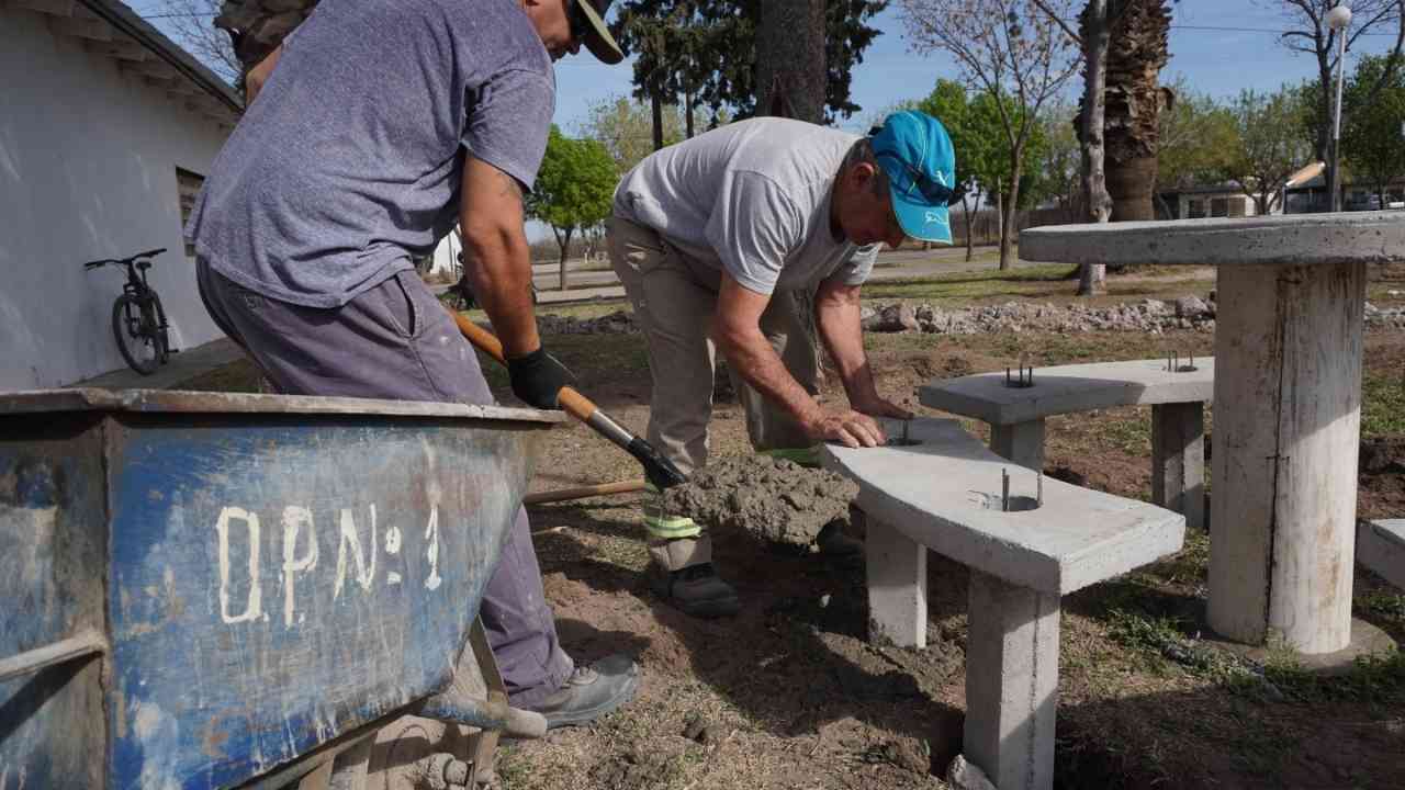 Mejoras y Restauración en plazas de Alvear
