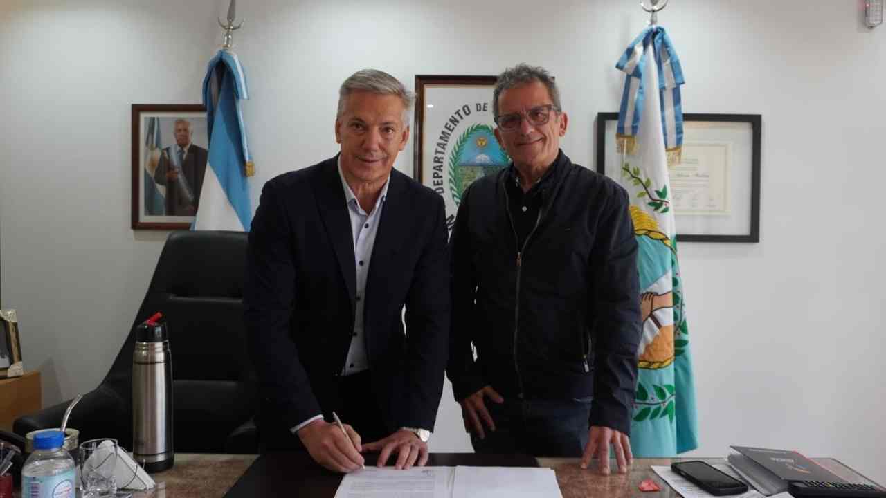 Municipalidad y Colegio de Agrimensura Firman Convenio