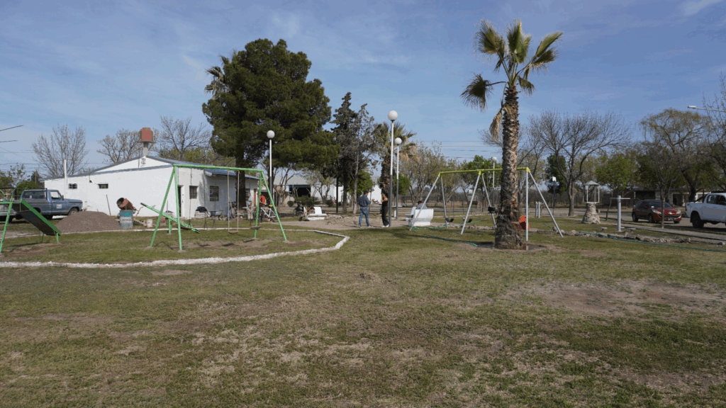 Mejoras y Restauración en plazas de Alvear