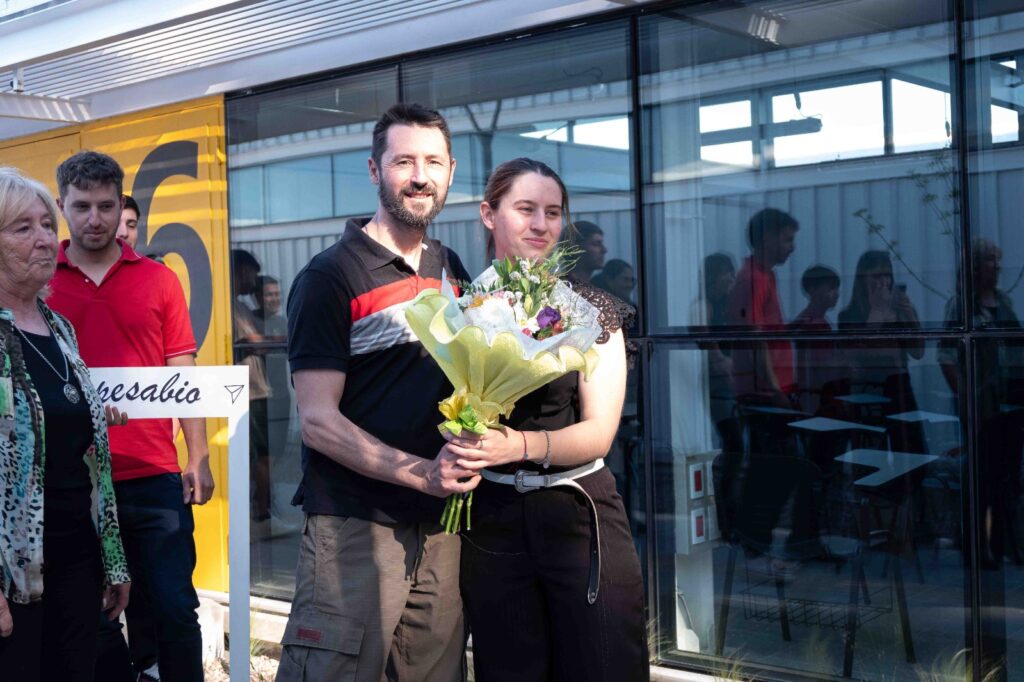 Primera egresada del polo educativo