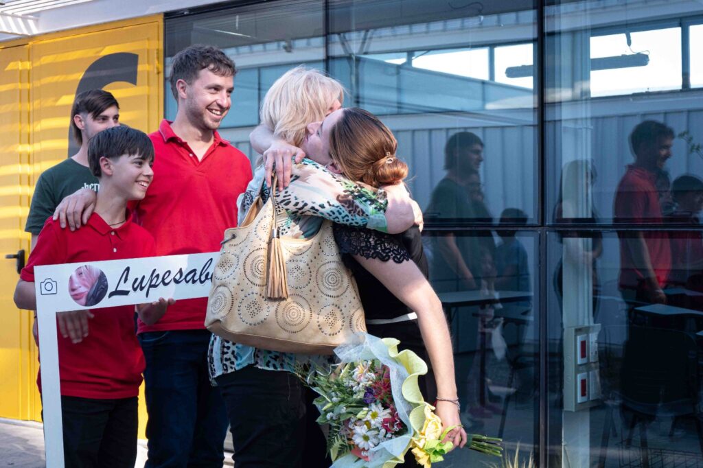 Primera egresada del polo educativo