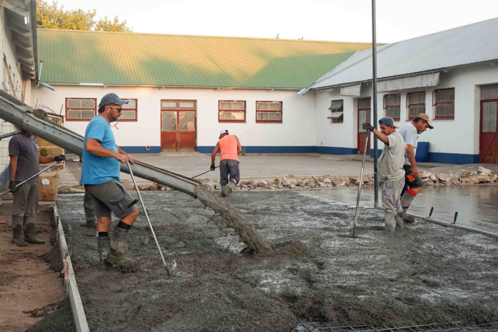 Obras en Playón deportivo Escuela Capital Federal