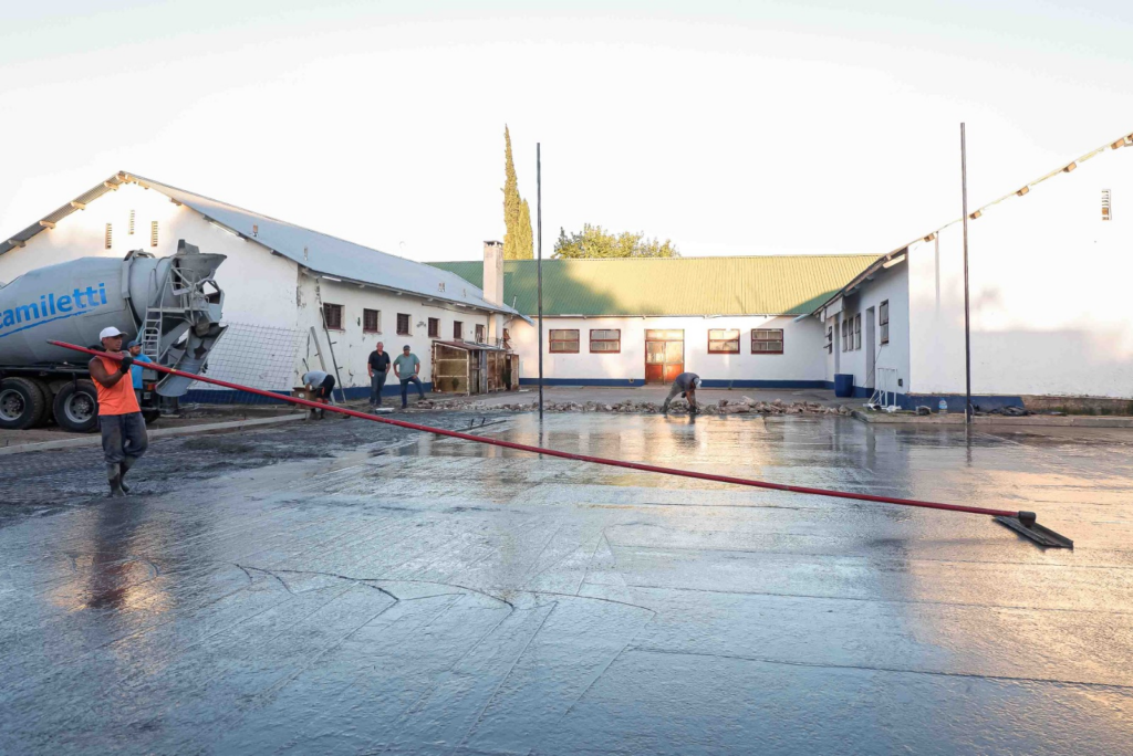 Obras en Playón deportivo Escuela Capital Federal