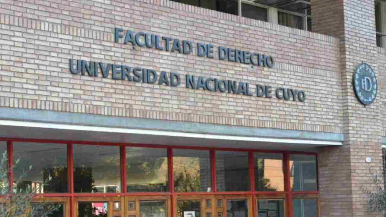 Protesta estudiantil UNCuyo abogacía
