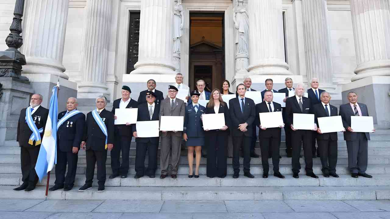 Ricardo Chiapa homenajeado en el senado