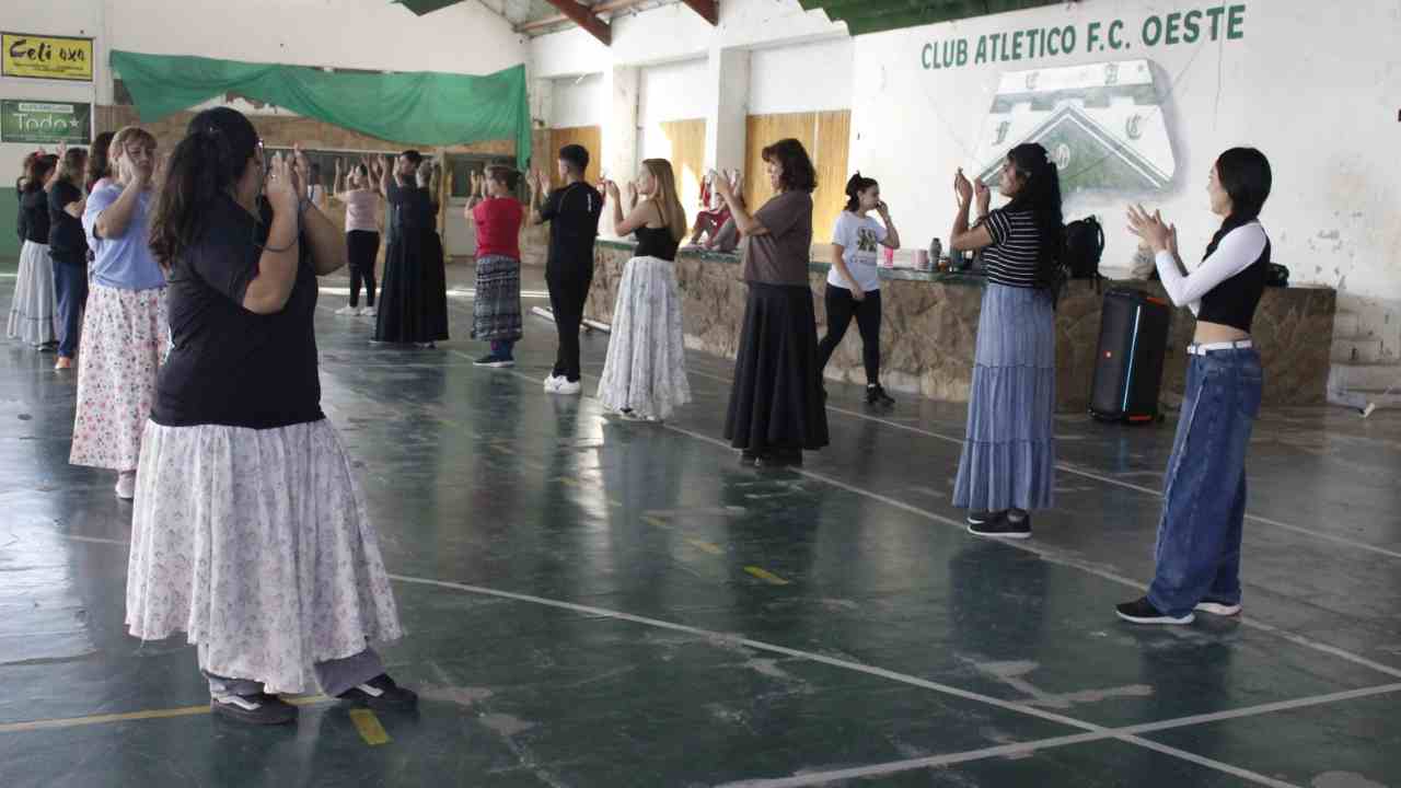 Folklore en Alvear Oeste