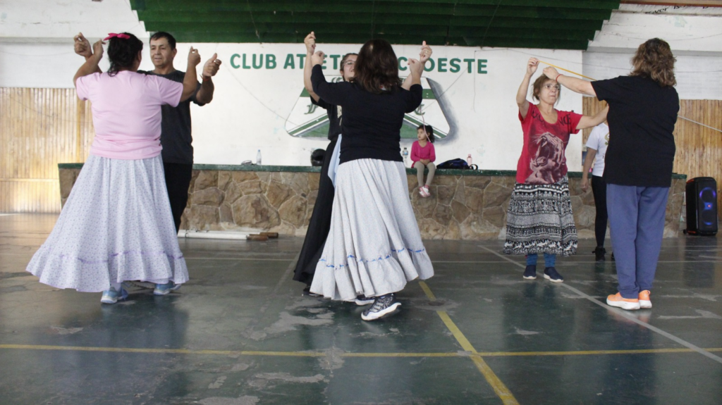Folklore en Alvear Oeste