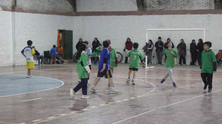 Encuentro de Mini Handball en la Escuela de Comercio