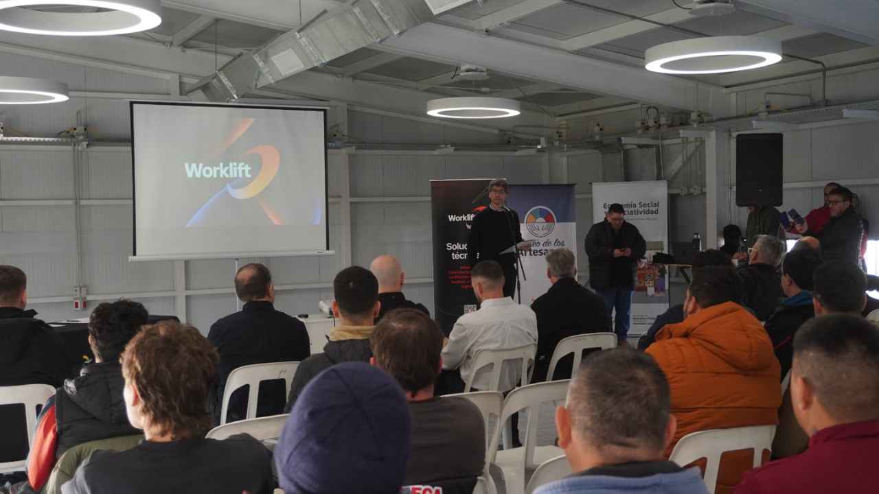 La Municipalidad firmo un acuerdo con Worklift para brindar capacitacion laboral certificada en operacion de maquinaria y seguridad en General Alvear.